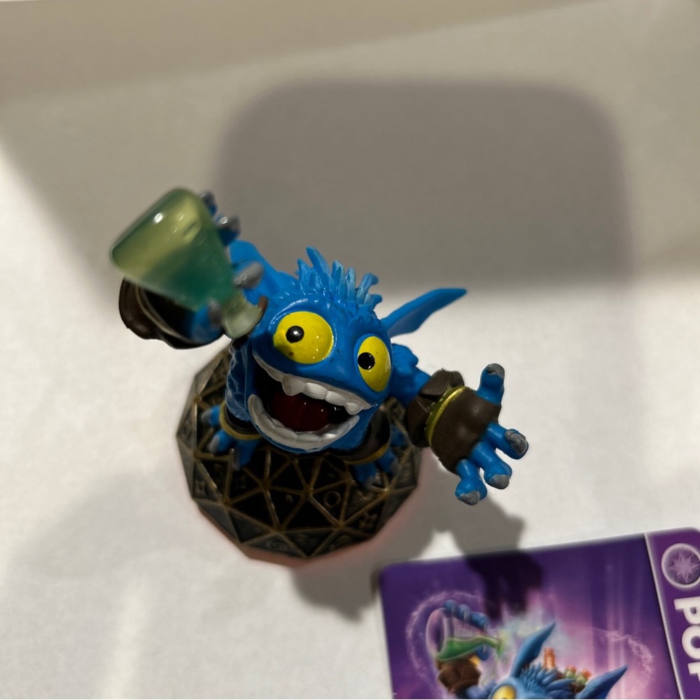 Skylanders: Giants LIGHTCORE POP FIZZ Comes With Original Card! Figure Toy RARE